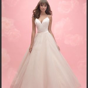 Wedding gown